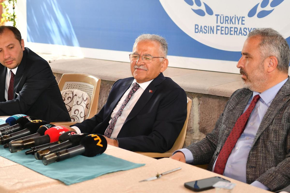 Memduh Büyükkılıç\'tan "özel hayat" çıkışı: Belediye başkanı \'benim özelim\' diyemez
