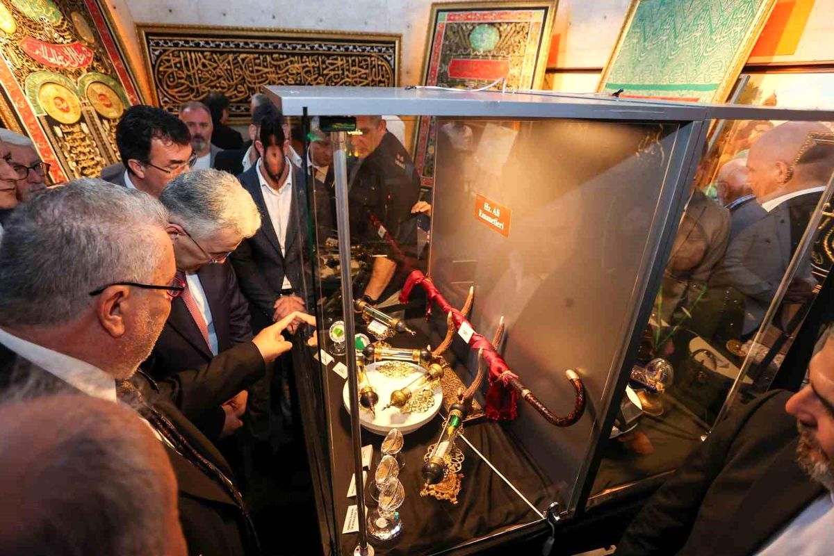 Mukaddes Emanetler Sergisi Bursa\'da Açıldı