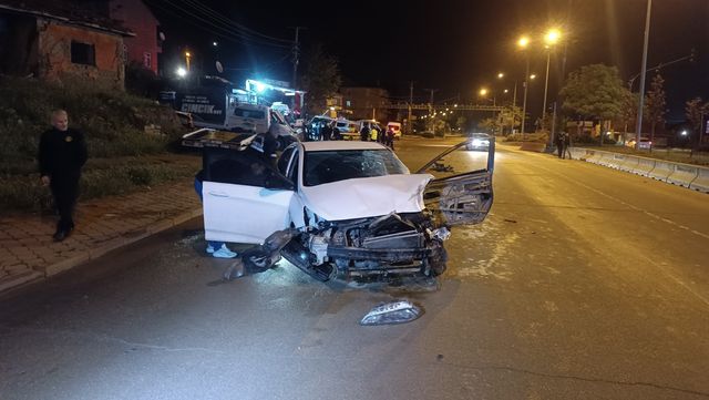 Çekiciye çarpıp otomobilden fırlayan Eda Taşkın kurtarılamadı