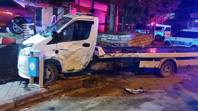 Çekiciye çarpıp otomobilden fırlayan Eda Taşkın kurtarılamadı