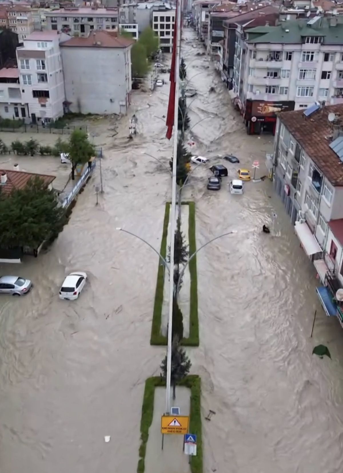 Havza\'da Sağanak Sel Yaratıyor