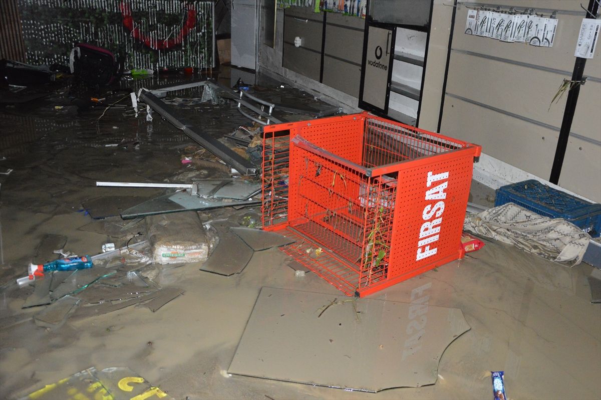 Havza\'da Sel Felaketi: Vali Tavlı İncelemelerde Bulundu