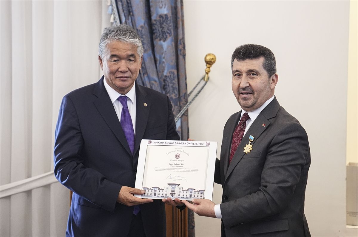 Olcas Süleymenov\'un 90. Yılı Kutlandı