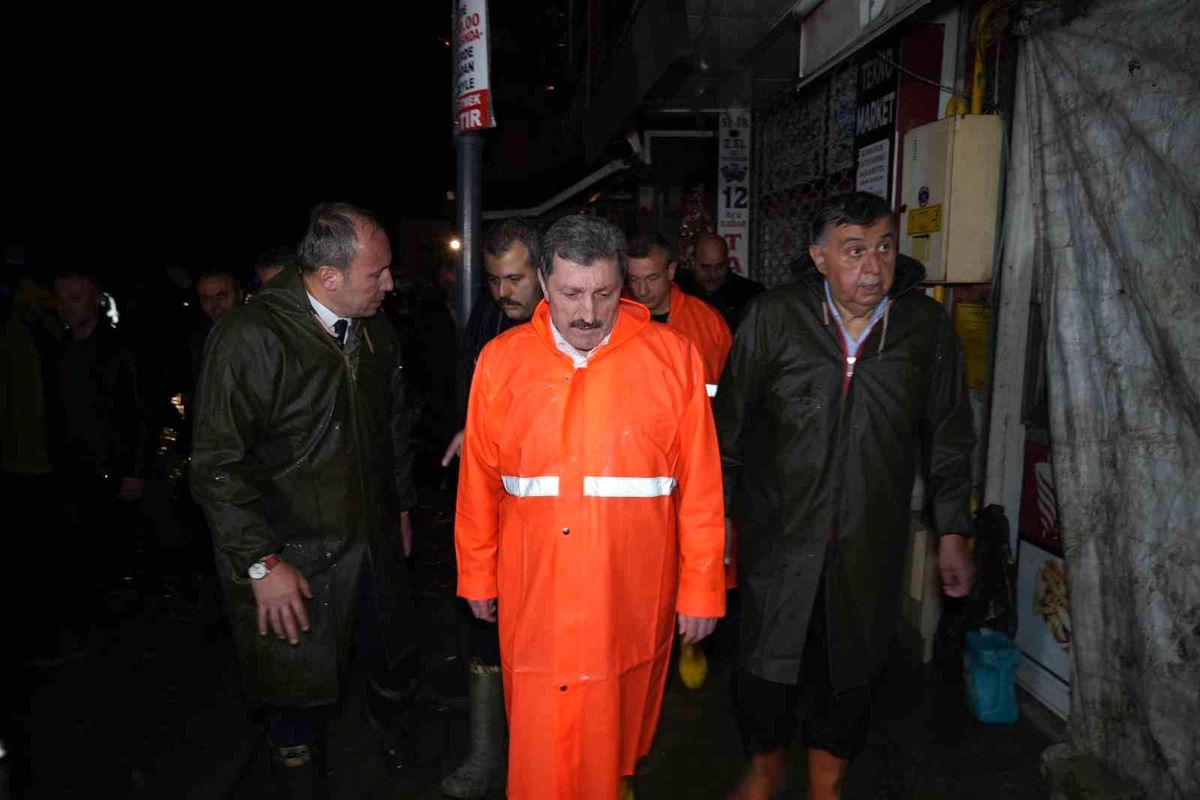 Vali Tavlı\'dan sel açıklaması: "Can kaybı ve yaralanma yok, iş yerlerinde zararlar mevcut"