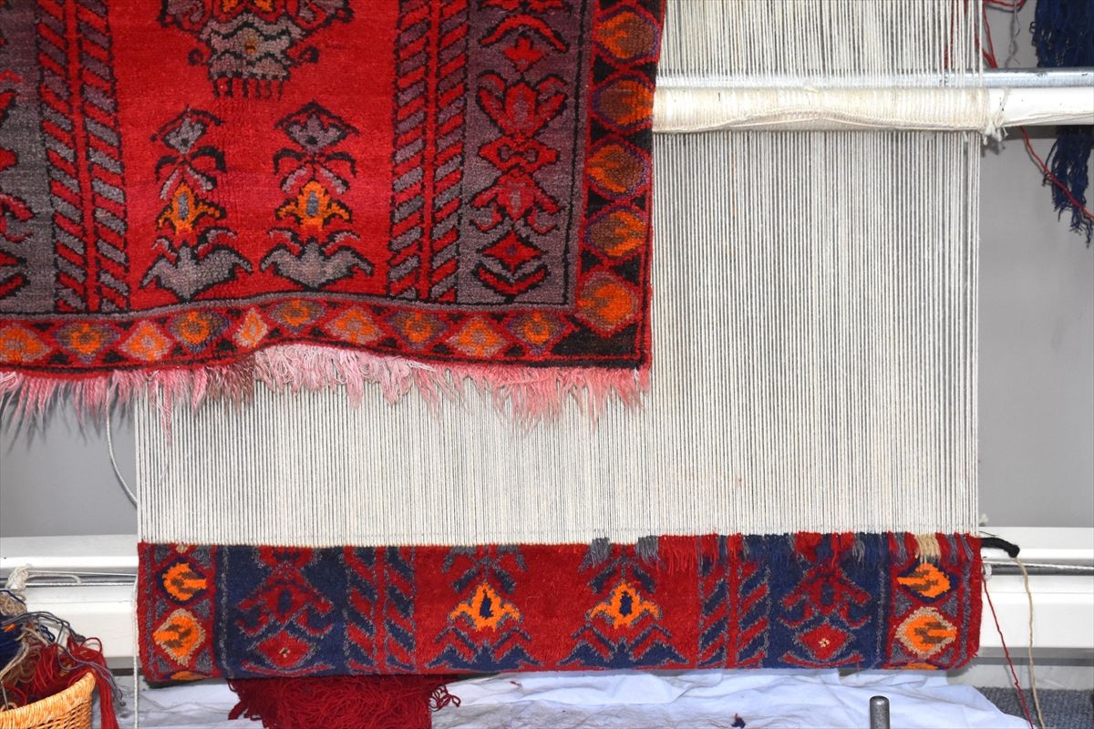 Gelenekten Geleceğe: Van\'da Halı ve Seccade Yeniden Hayat Buluyor