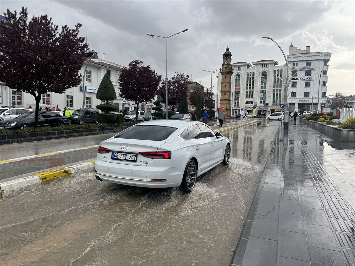 Yozgat\'ta Sağanak Hayatı Olumsuz Etkiledi