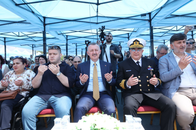 Vatan aşkıyla, çakı gibi asker oldular: Büyükakın temsili uğurlamada özel bireylerle konvoy yaptı, halay çekti