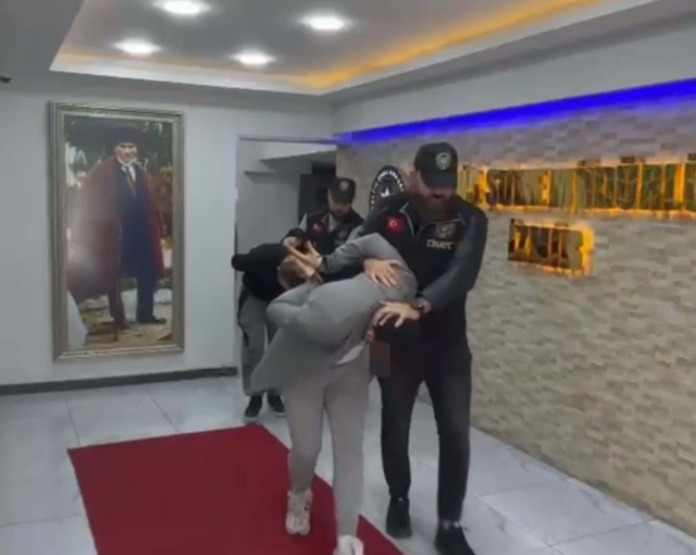 Ailesini öldüren caninin duruşmada ağzını bıçak açmadı! Tek bir şey istedi