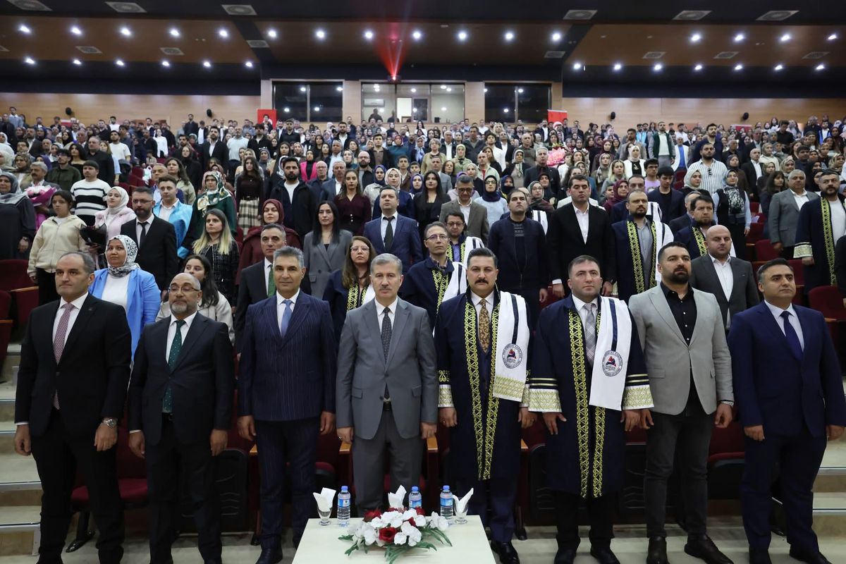 AİÇÜ Fen Edebiyat Fakültesi’nde mezuniyet heyecanı yaşandı