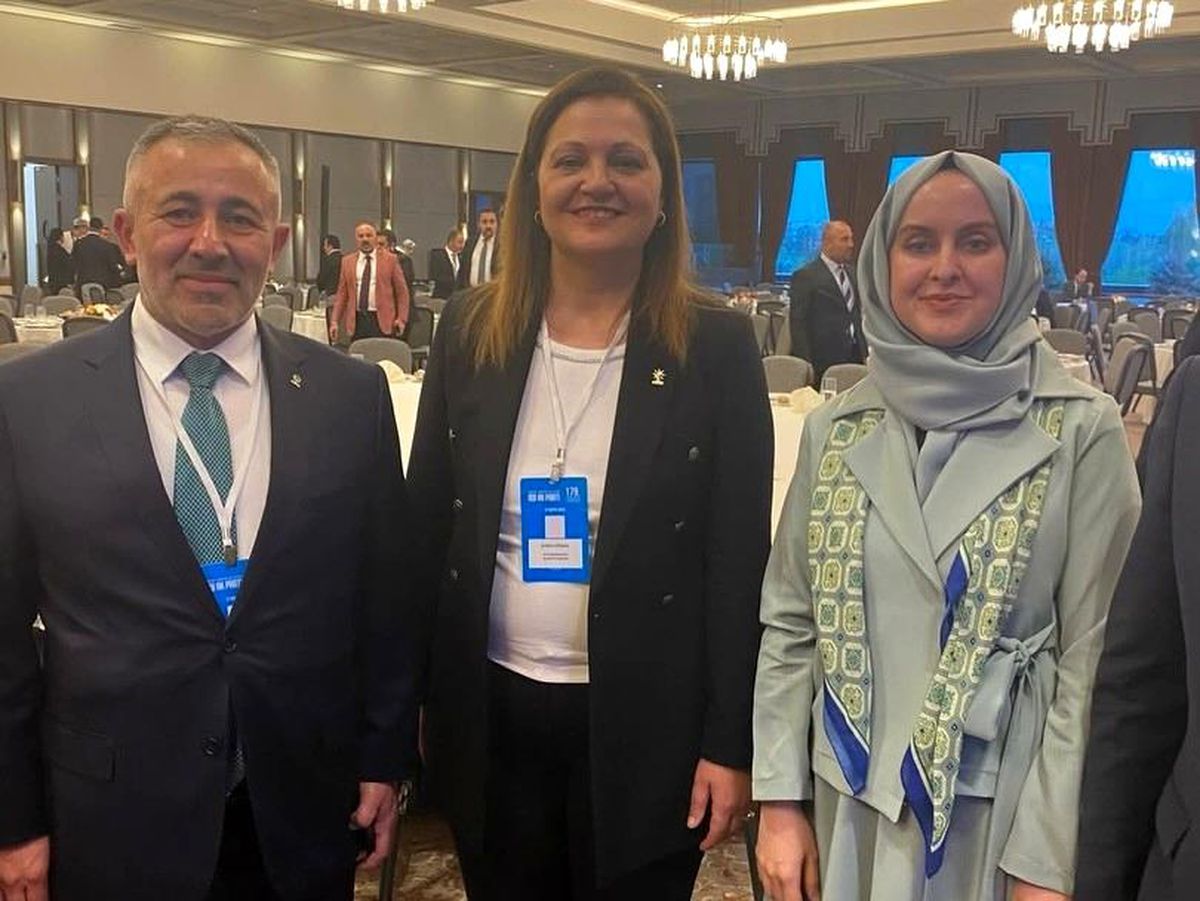 AK Parti\'ye geçen Afyonkarahisar Belediye Başkanı Burcu Köksal\'a ilk tebrik Bilecik\'ten