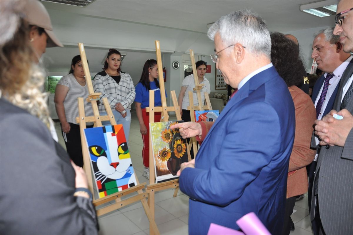Akşehir\'de engelli el sanatları sergisi açıldı