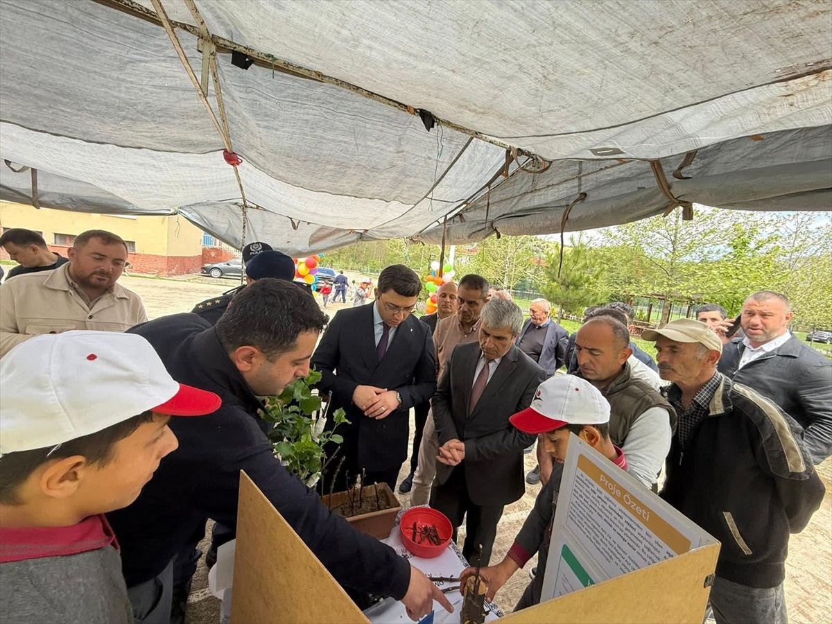 Kaymakam Çömen\'den TÜBİTAK Bilim Fuarı Ziyareti