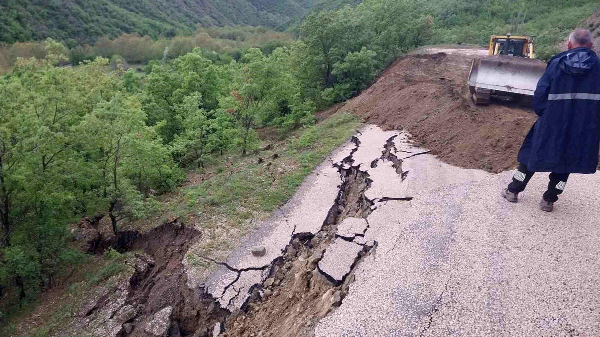 Amasya\'da Heyelan: Alternatif Yol Açıldı