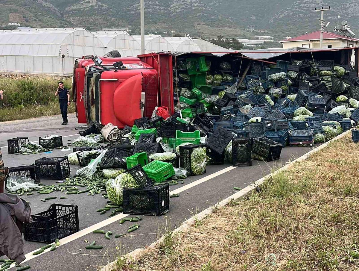Gazipaşa\'da Trafik Kazası: 3 Yaralı