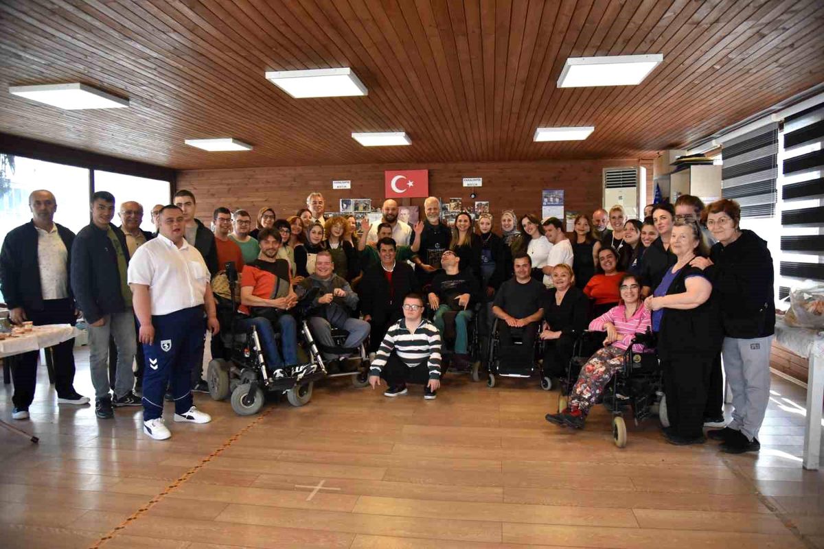 Atakum\'da özel bireyler seramik atölyesinde buluştu
