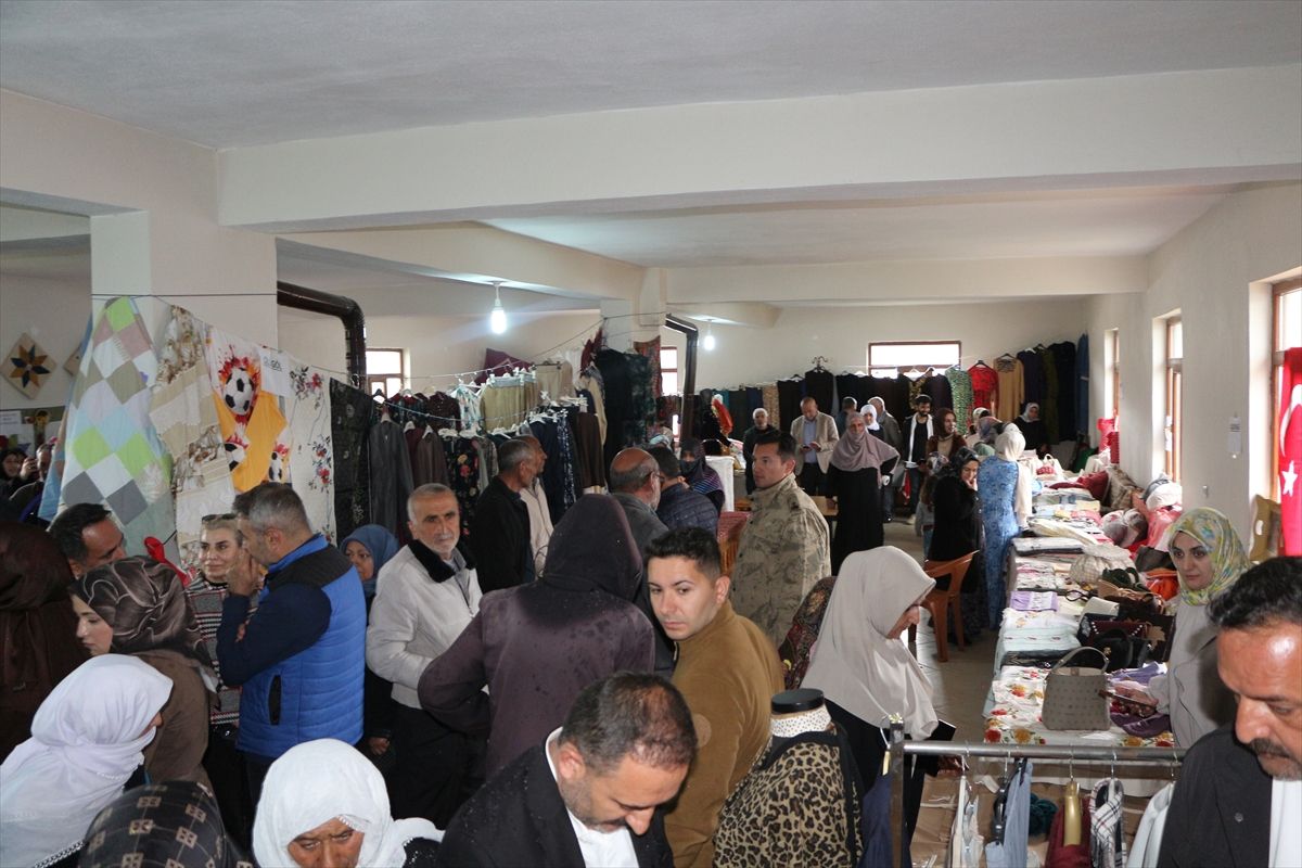 Karlıova\'da Kursiyerlerin Sergisi Açıldı