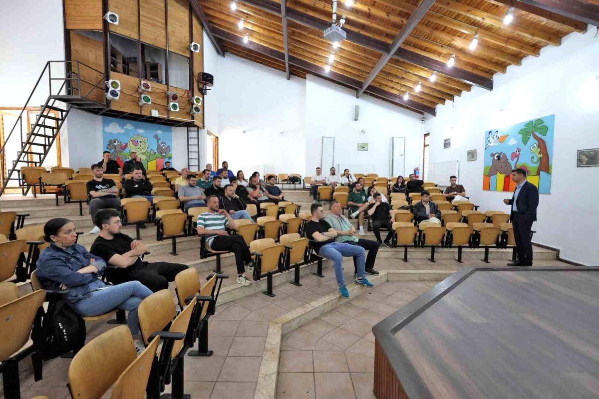 Büyükşehir\'den evcil hayvan işletmelerine eğitim