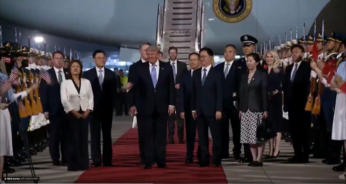 8,5 yıl sonra Çin\'e ayak basan Trump, karşılama törenini görünce şaşırdı