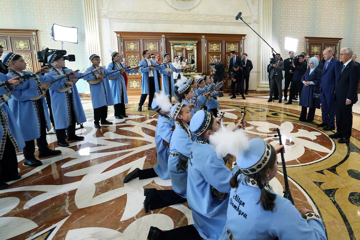 Cumhurbaşkanı Erdoğan Kazakistan\'da "Dombra" ile karşılandı