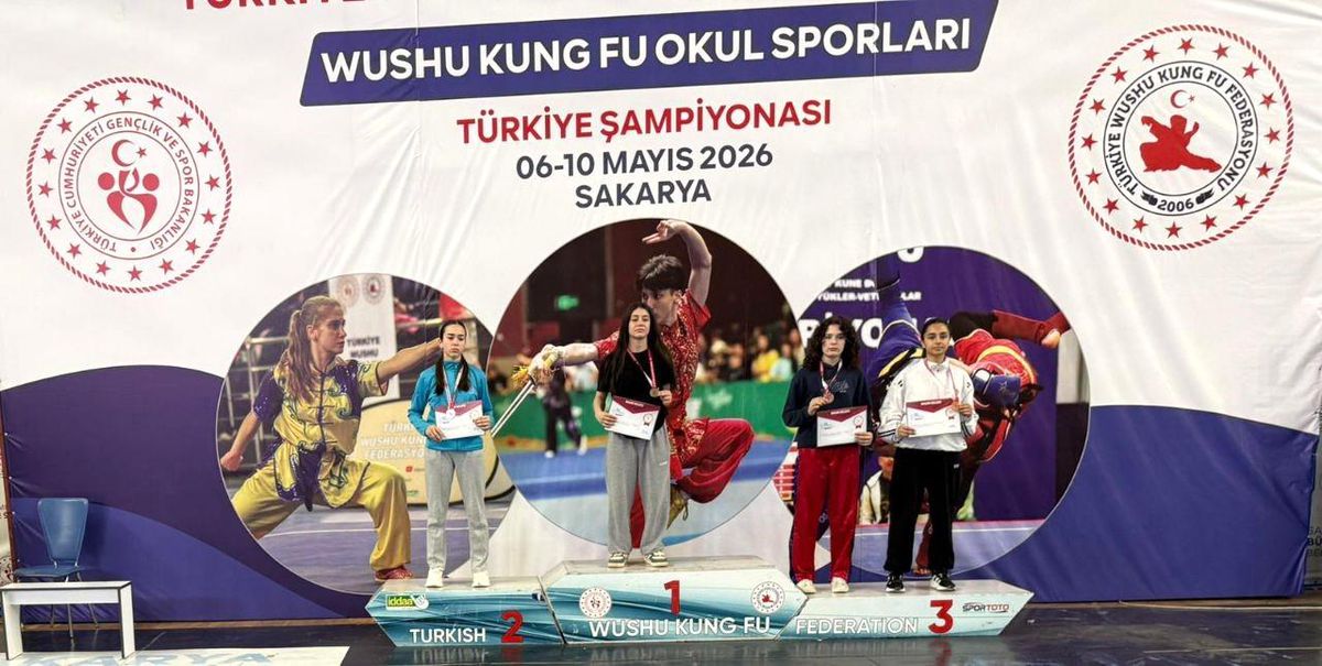 Şampiyon öğrenci Devrek\'e döndü