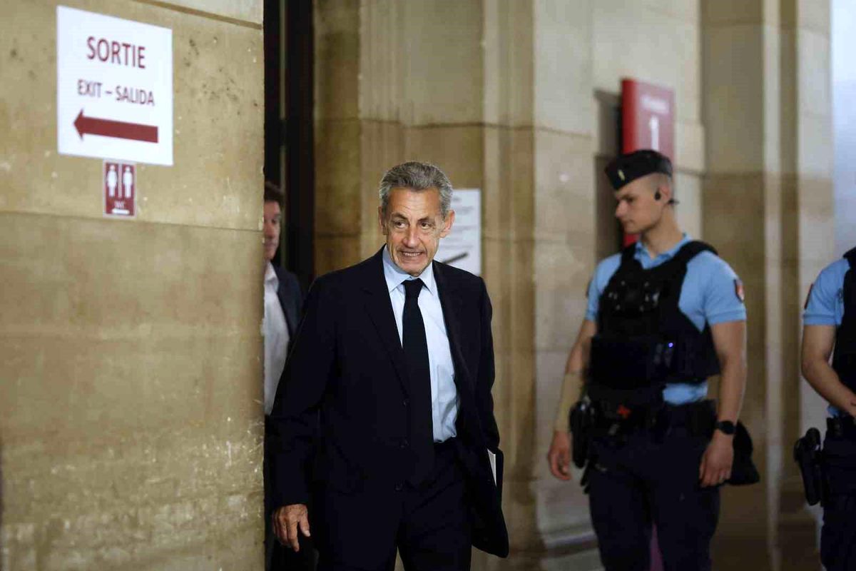 Sarkozy\'ye 7 Yıl Hapis Cezası İstemi