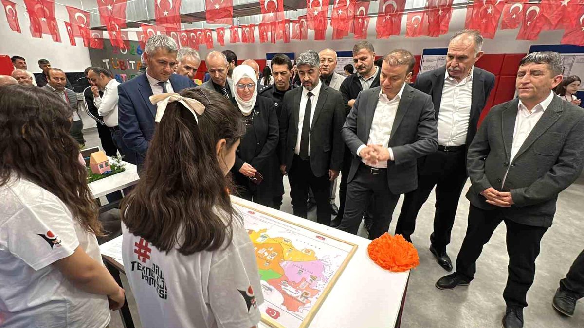 Geleceğin bilim insanları projelerini sergiledi
