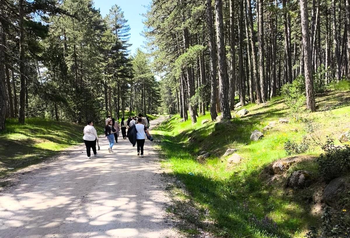 Hisarcık\'ta özel öğrencilerinde katıldığı doğa yürüyüşü