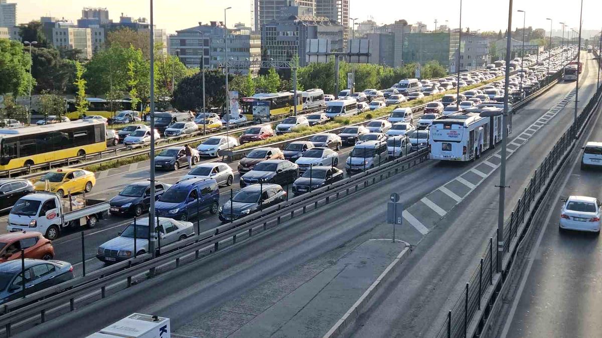 İstanbul\'da akşam saatlerinde trafik yüzde 78\'e ulaştı