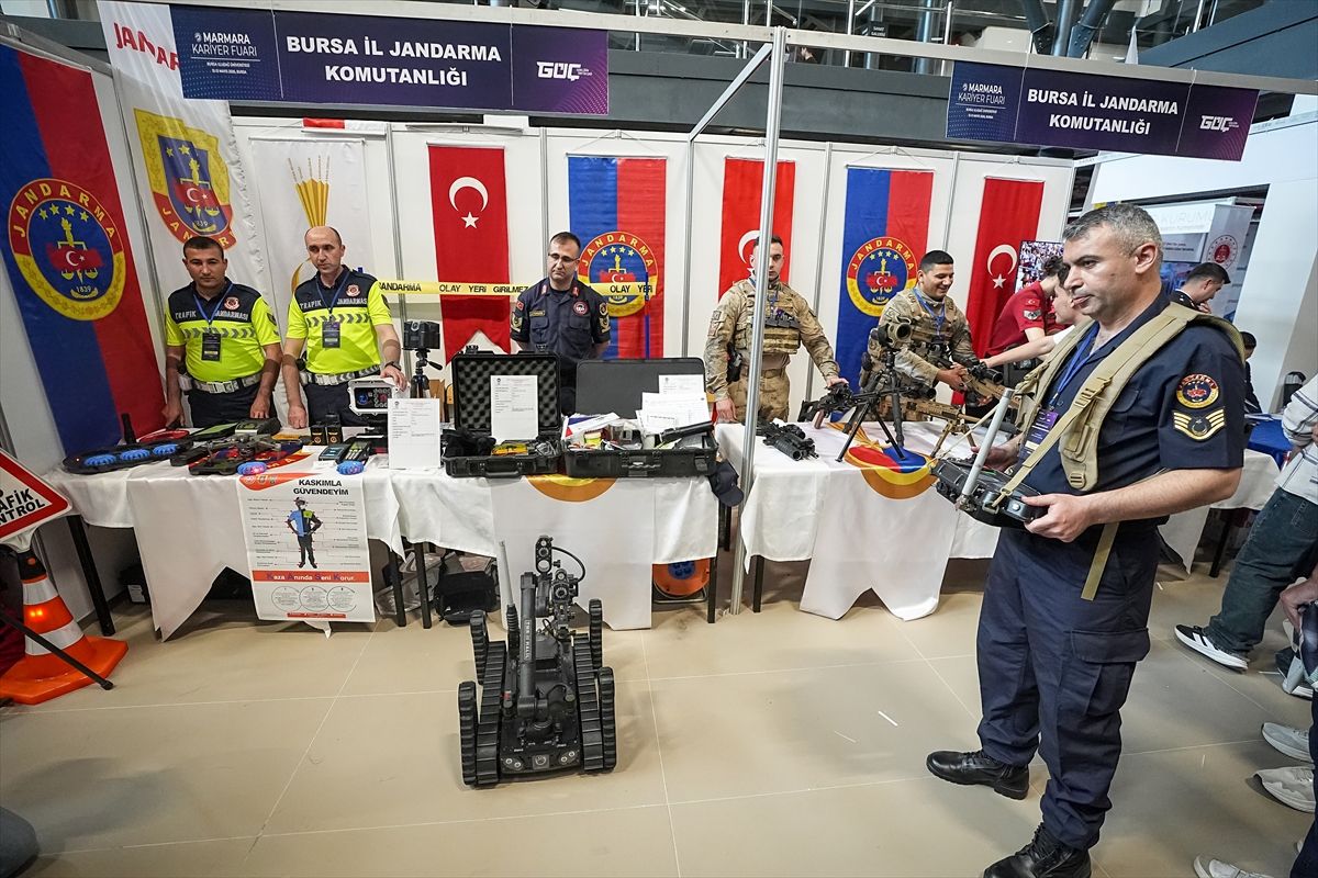 Bursa\'da Jandarma Fuarı: Gençlere Güvenlik Eğitimi