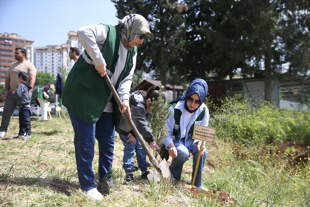 Kahramanmaraş\'ta okul saldırısında hayatını kaybedenler için fidan dikildi