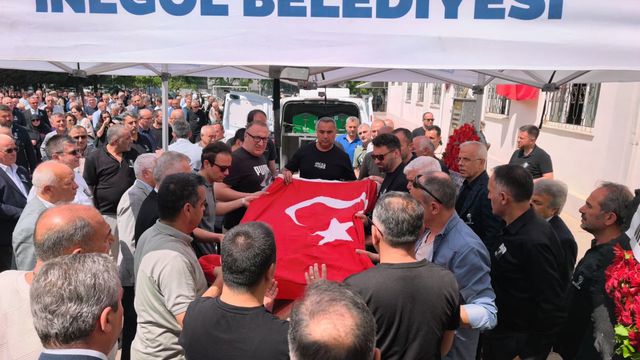 Okul bahçesinde acı veda! Öğrenciler de öğretmenler de gözyaşlarına boğuldu