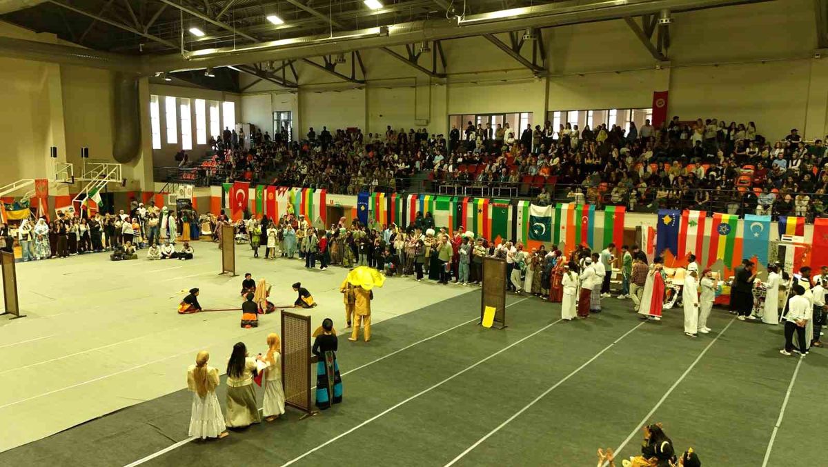 Kastamonu Üniversitesi\'nde düzenlenen Gençlik Festivali farklı kültürleri buluşturdu