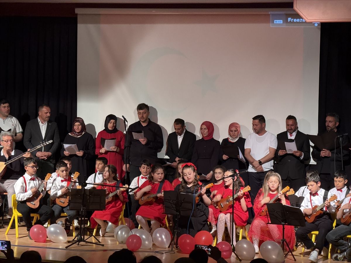 Ladik\'te Öğrencilerden Konser