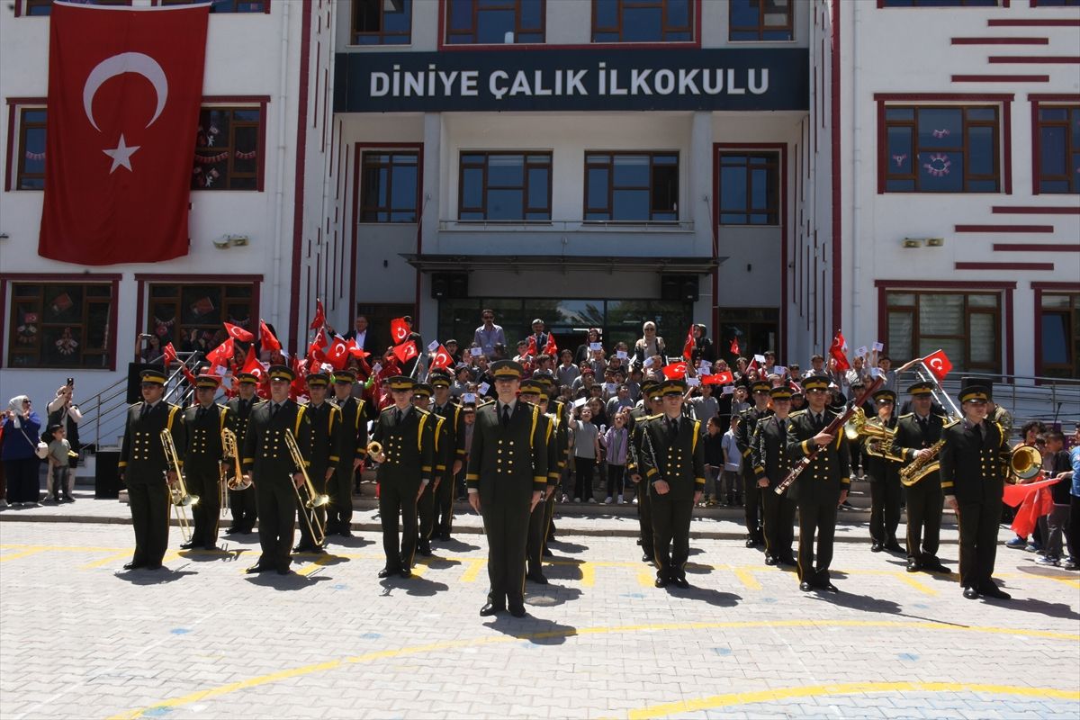 Öğrencilerden Mehmetçiğe Mektup