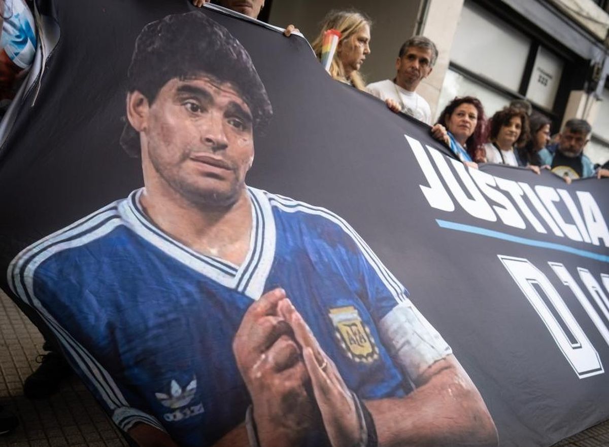 Maradona\'nın ölümüne ilişkin yürütülen davada iki doktor hakim karşısına çıktı 