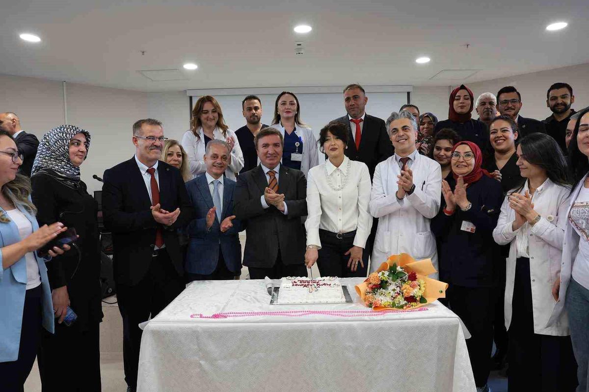 Vali Aydoğdu\'dan Hemşireler Haftası Kutlaması