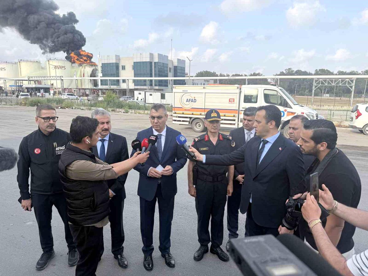Mersin\'de Yangınla Mücadele Sürüyor