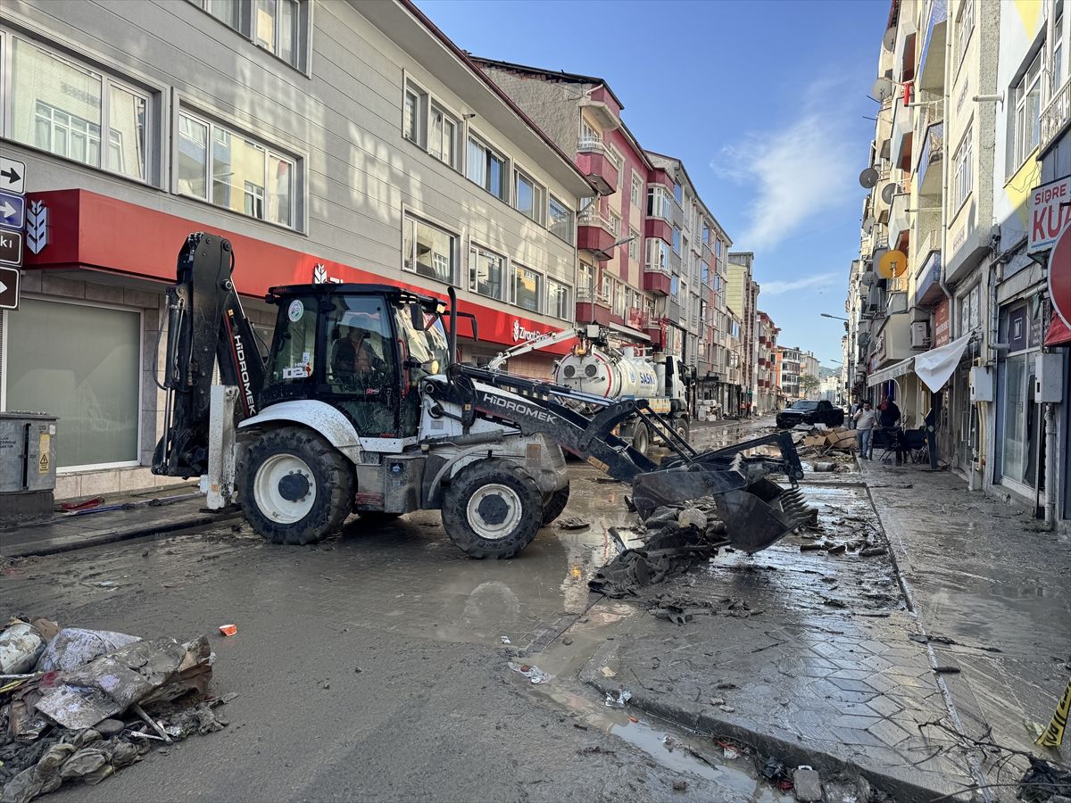 Havza\'da Sel Sonrası Temizlik Hızlandı