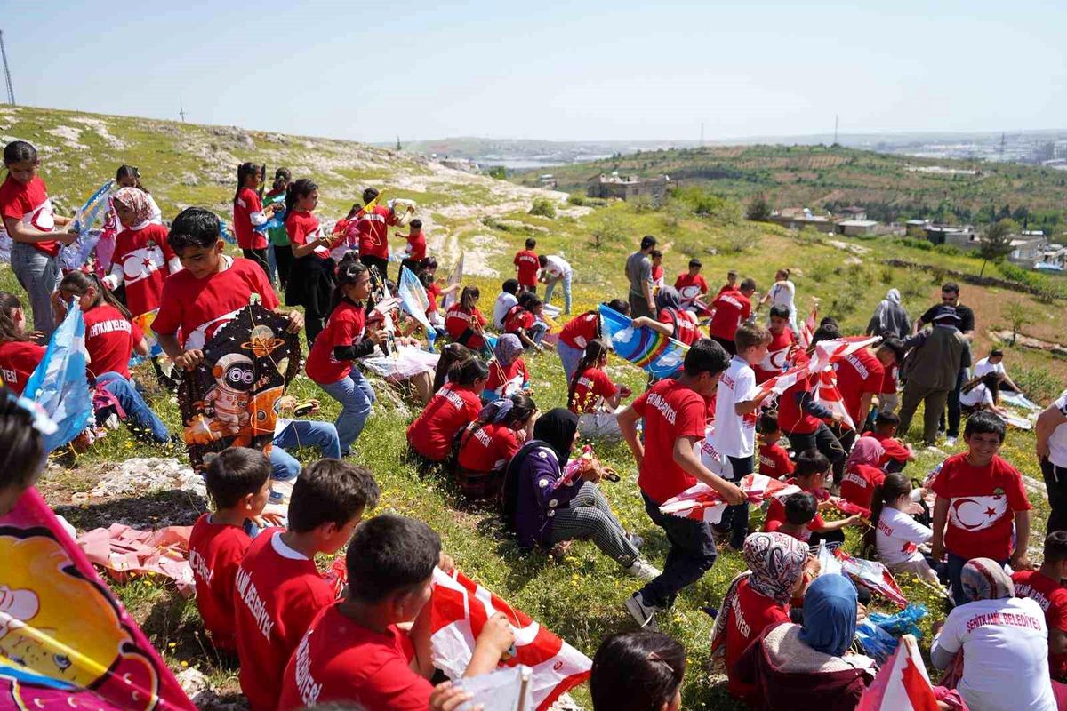 Şehitkamil\'de 19 Mayıs coşkusu gökyüzüne taşındı