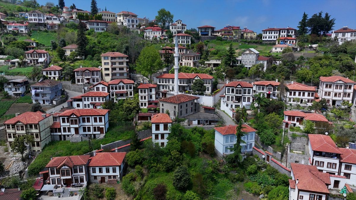 Akçaabat\'ın Tarihi Orta Mahallesi Ziyaretçileri Ağırlıyor