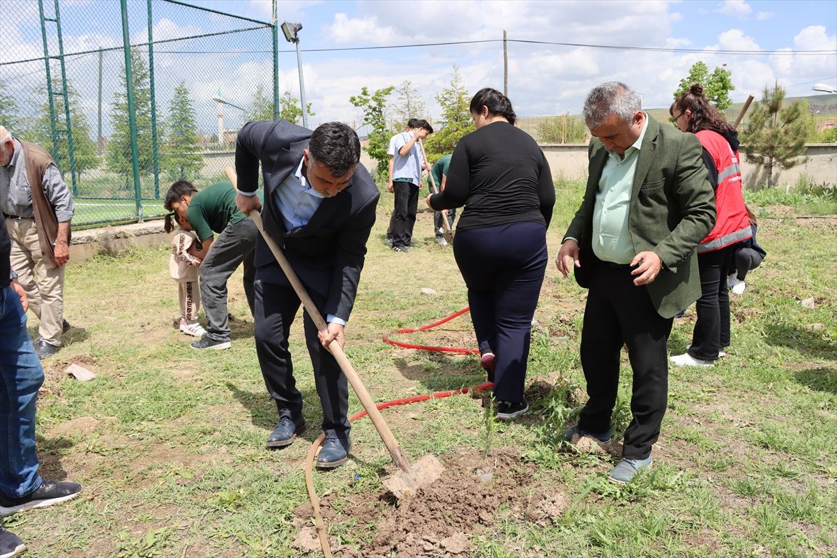Yerköy\'de Engelliler Haftası Fidan Dikimi