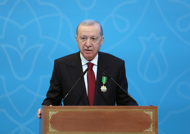 Hoca Ahmet Yesevi Nişanı ilk kez Cumhurbaşkanı Erdoğan'a takdim edildi