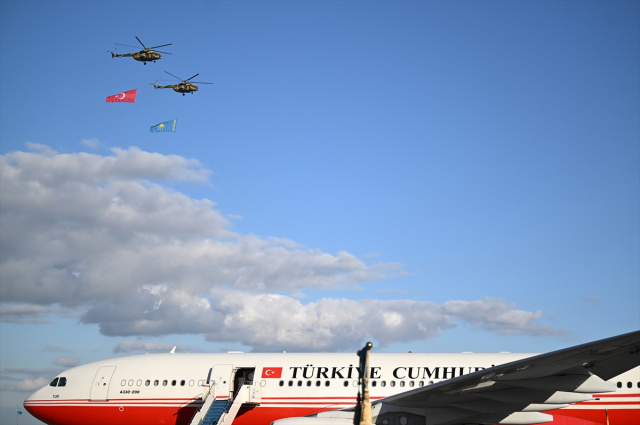 Cumhurbaşkanı Erdoğan Kazakistan'da! Resmi törenle karşılandı