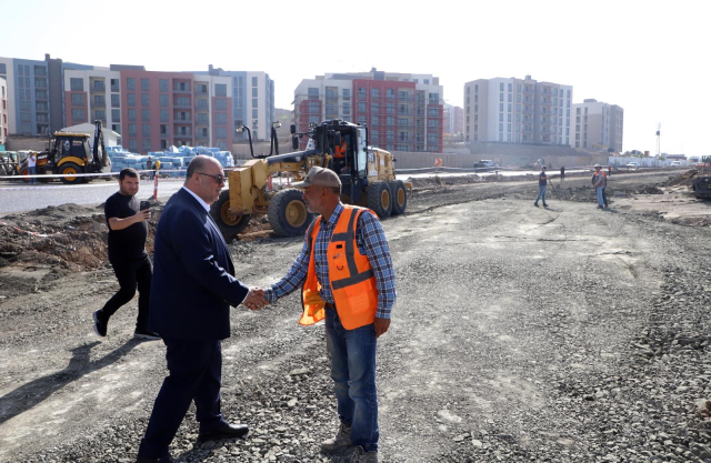 Başkan Akpınar Doğukent’te devam eden çalışmaları yerinde inceledi