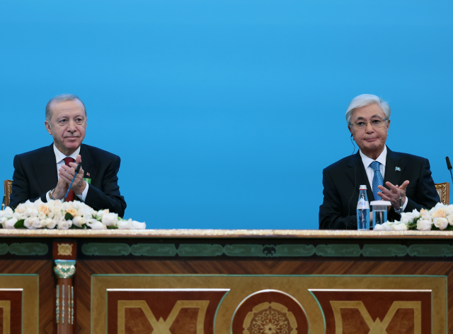Hoca Ahmet Yesevi Nişanı ilk kez Cumhurbaşkanı Erdoğan'a takdim edildi