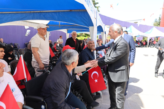 Şahinbey Belediyesi’nden engelli vatandaşlara 5 bin 10 tekerlekli sandalye desteği