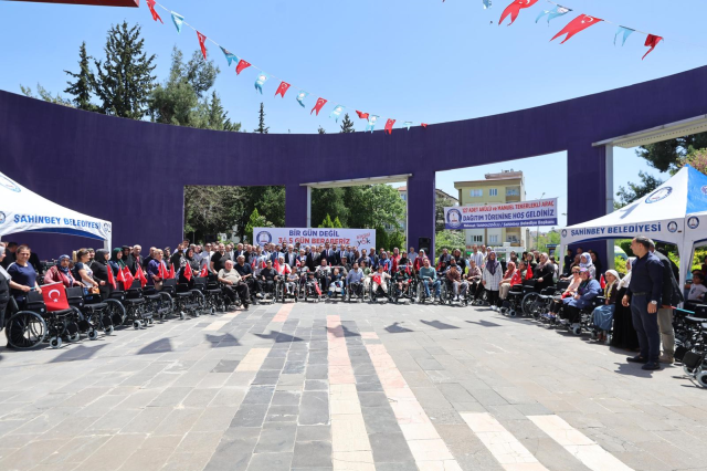 Şahinbey Belediyesi’nden engelli vatandaşlara 5 bin 10 tekerlekli sandalye desteği