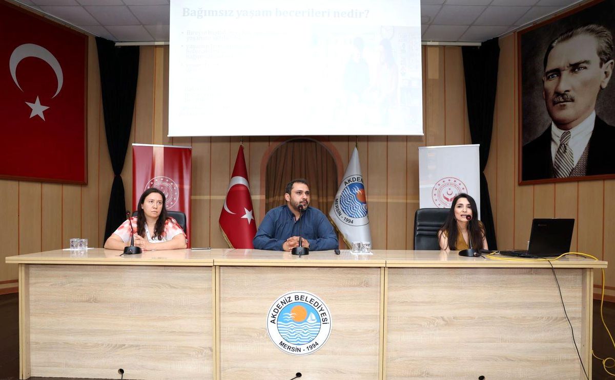 Akdeniz\'de \'Özel Gereksinimli Bireyler ve Ev Yaşamı\' paneli düzenlendi