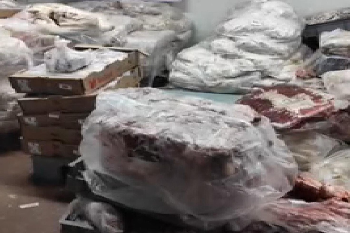 Mide bulandıran görüntü! Yakalanmasalar vatandaşa yedireceklerdi
