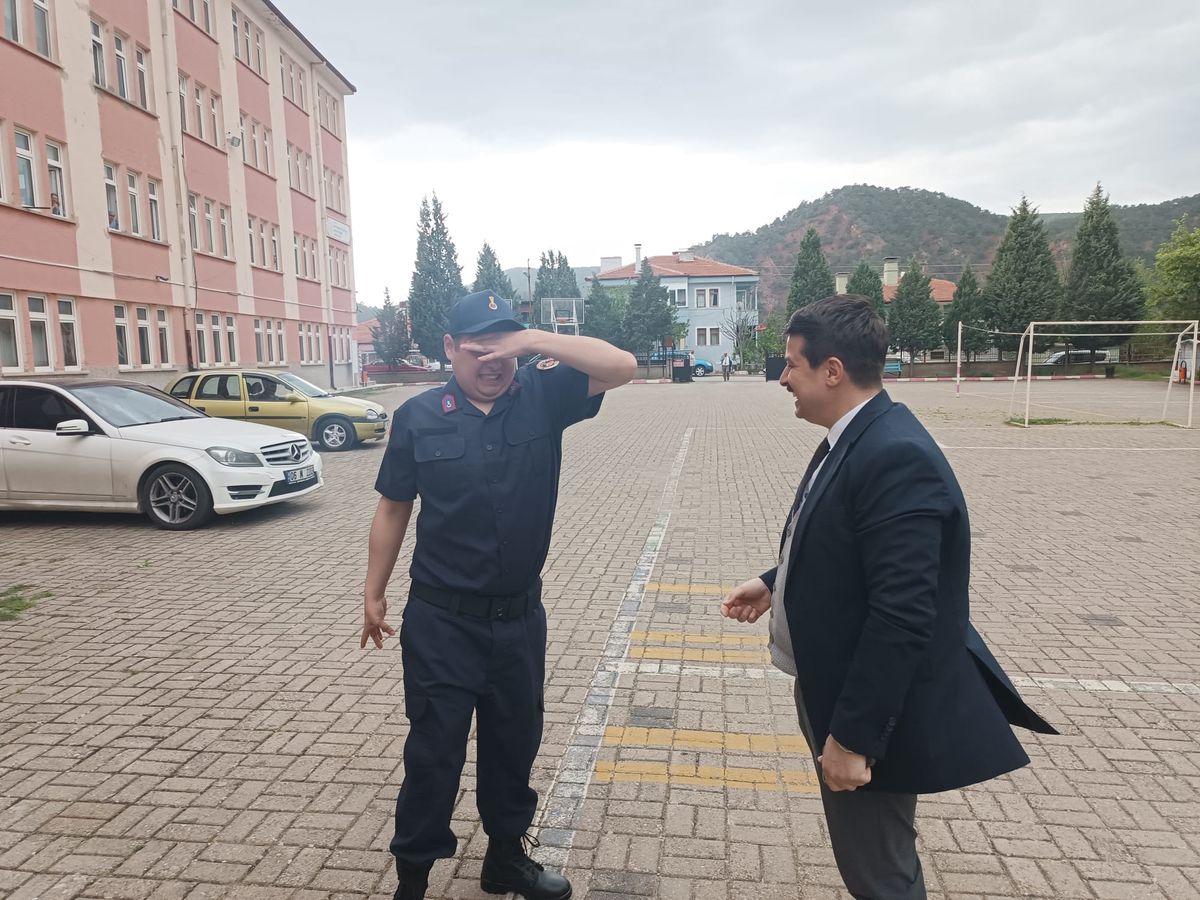 Özel gereksinimli Efe\'nin asker uğurlaması